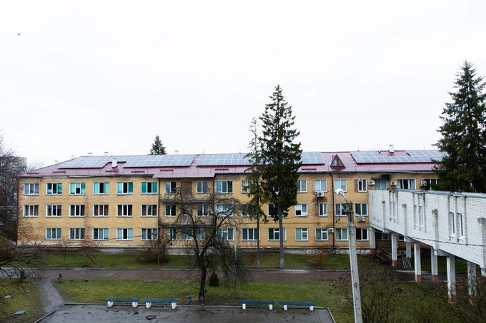 Світло для хірургів – на даху Чернігівської обласної лікарні відкрили гібридну сонячну станцію